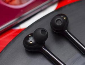 耳機-1.jpg 耳機-1.jpg